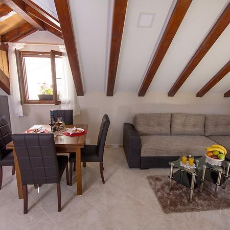 Apartment Niko Kastel Stari Kaštela Cameră foto